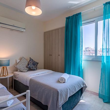 Sunny 2-Br Apartment In Mackenzie Larnaca Exteriér fotografie